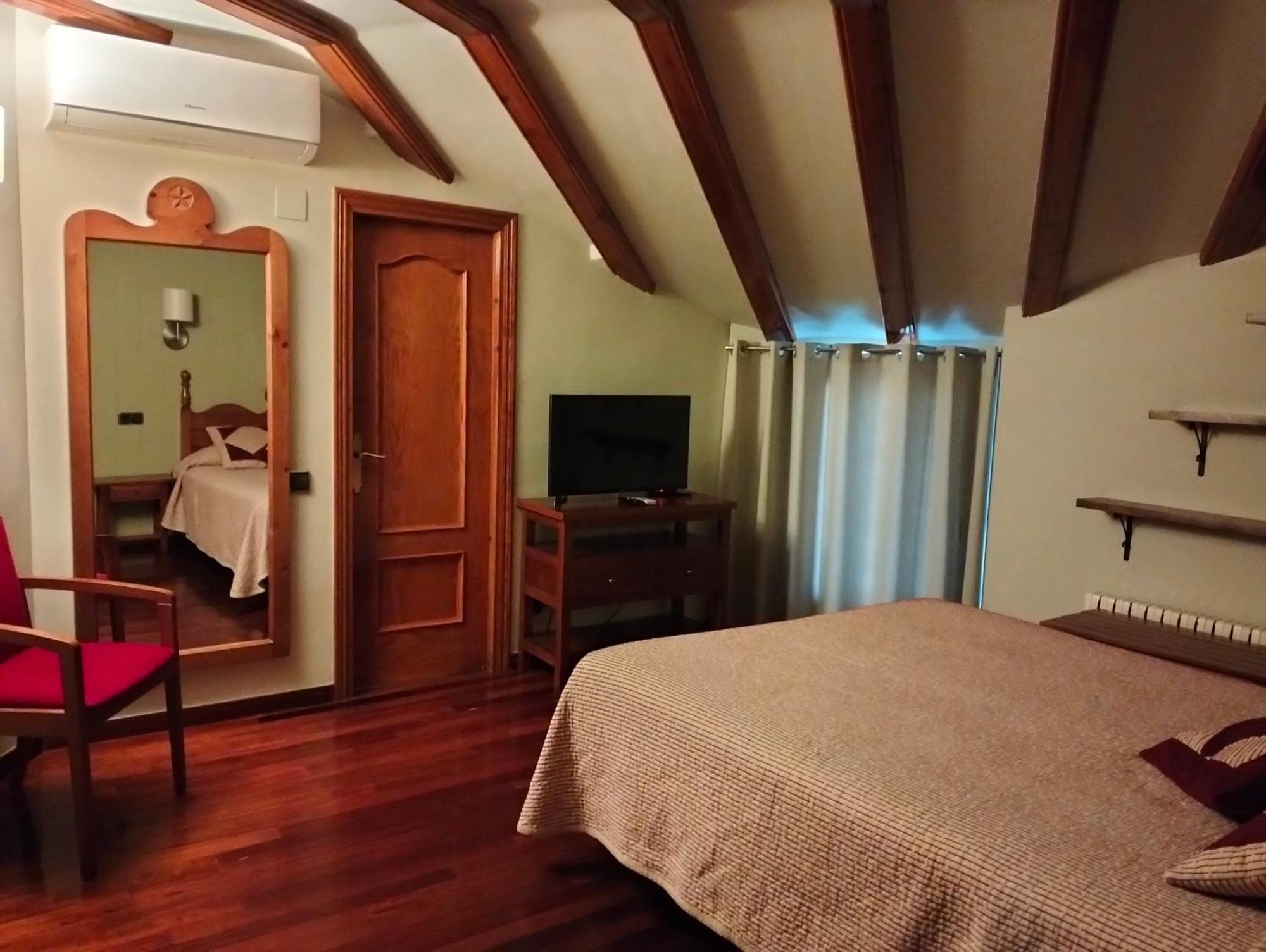 Hotel Aragueells Benasque Bagian luar foto