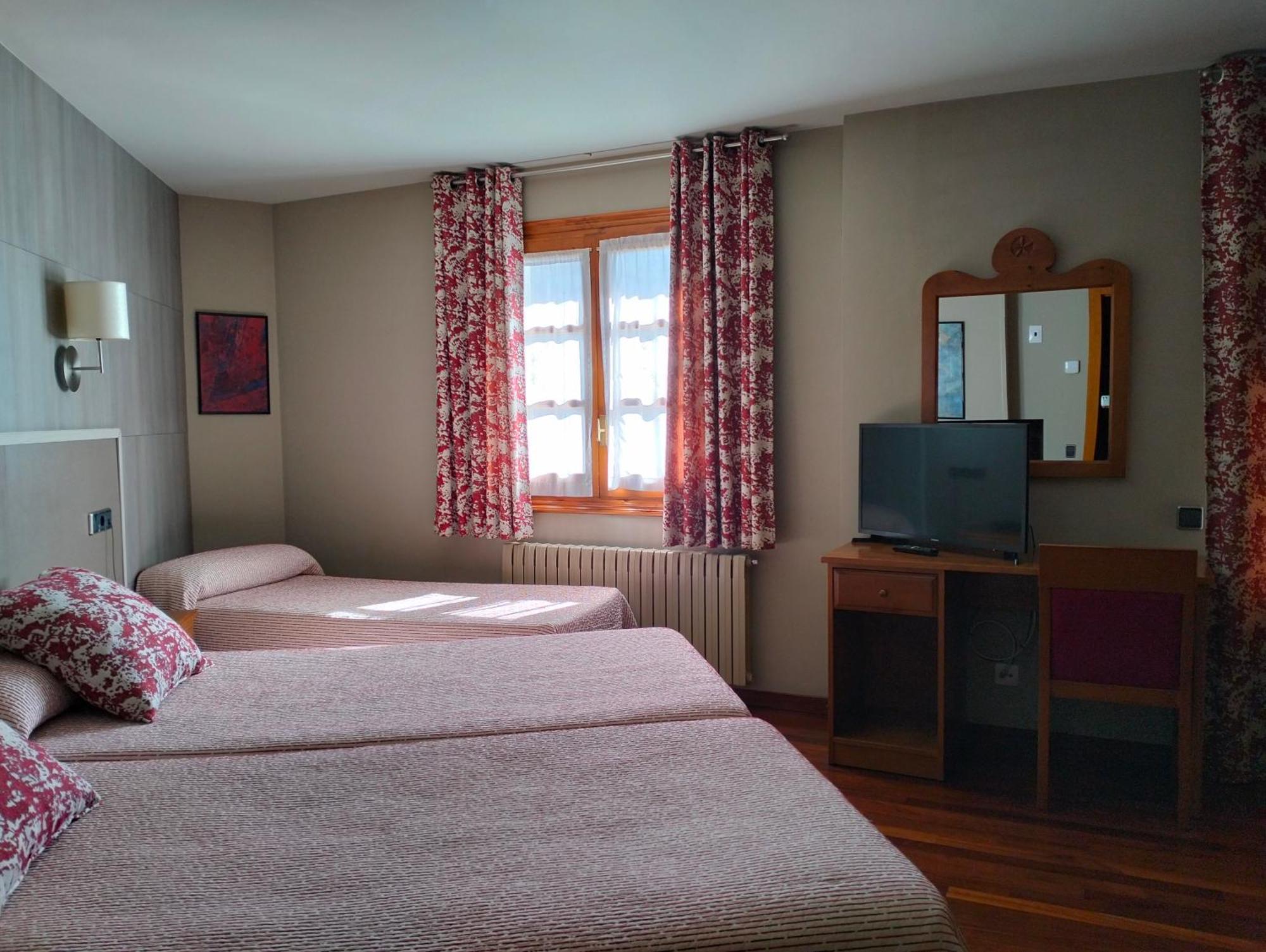 Hotel Aragueells Benasque Bagian luar foto
