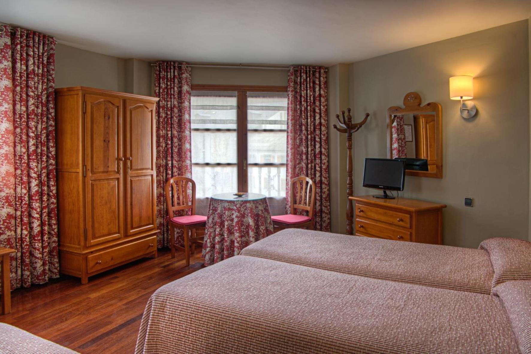 Hotel Aragueells Benasque Bagian luar foto