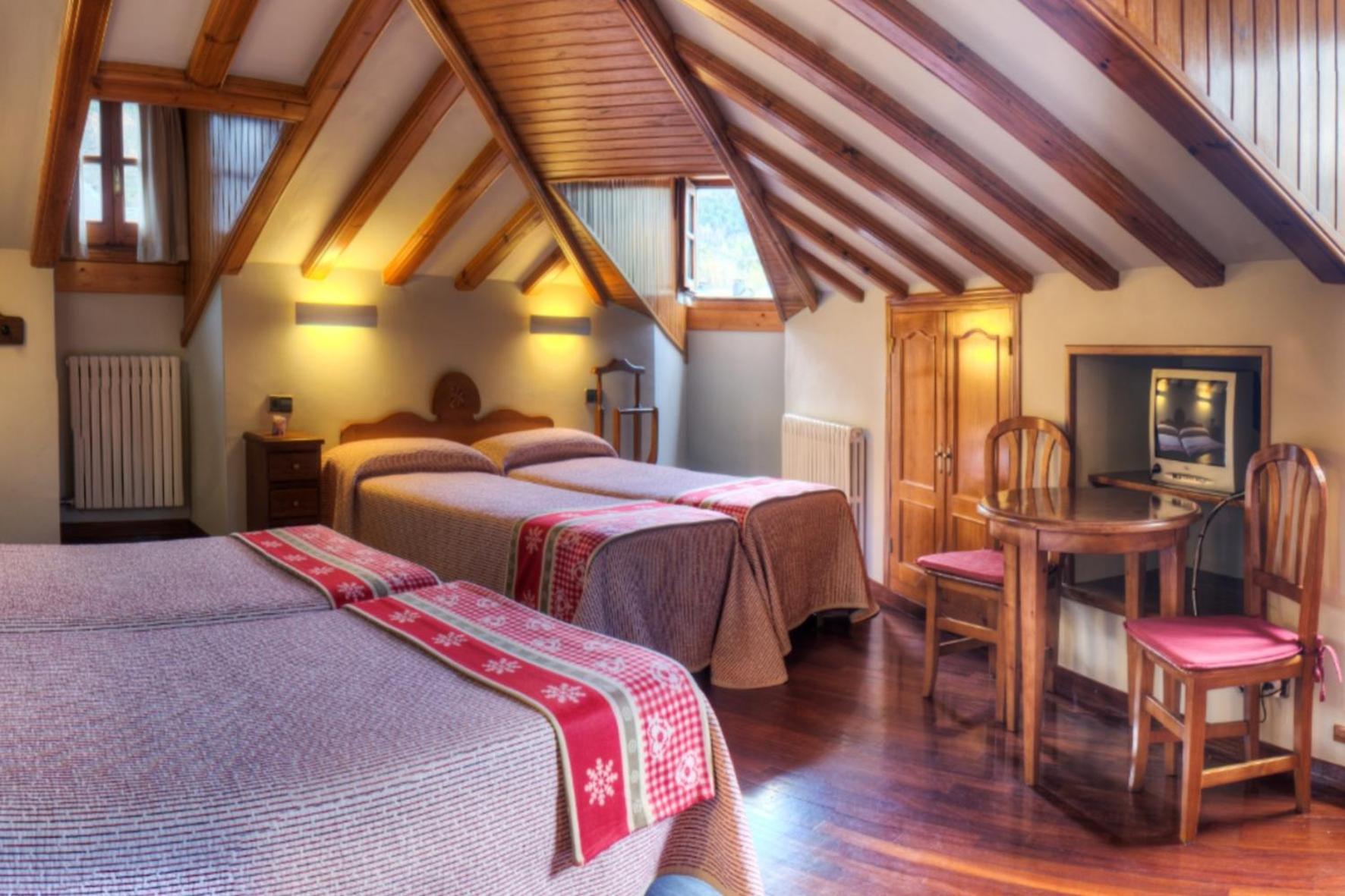 Hotel Aragueells Benasque Bagian luar foto