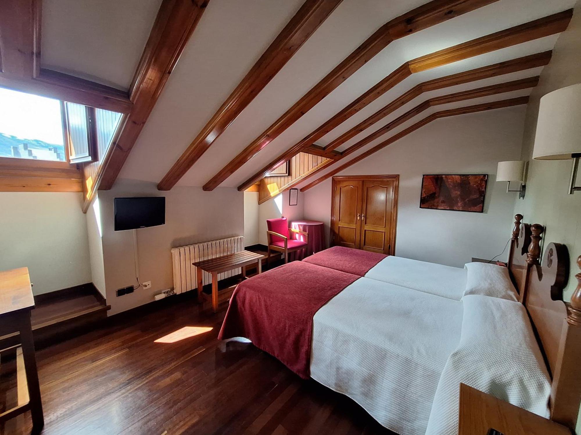 Hotel Aragueells Benasque Bagian luar foto