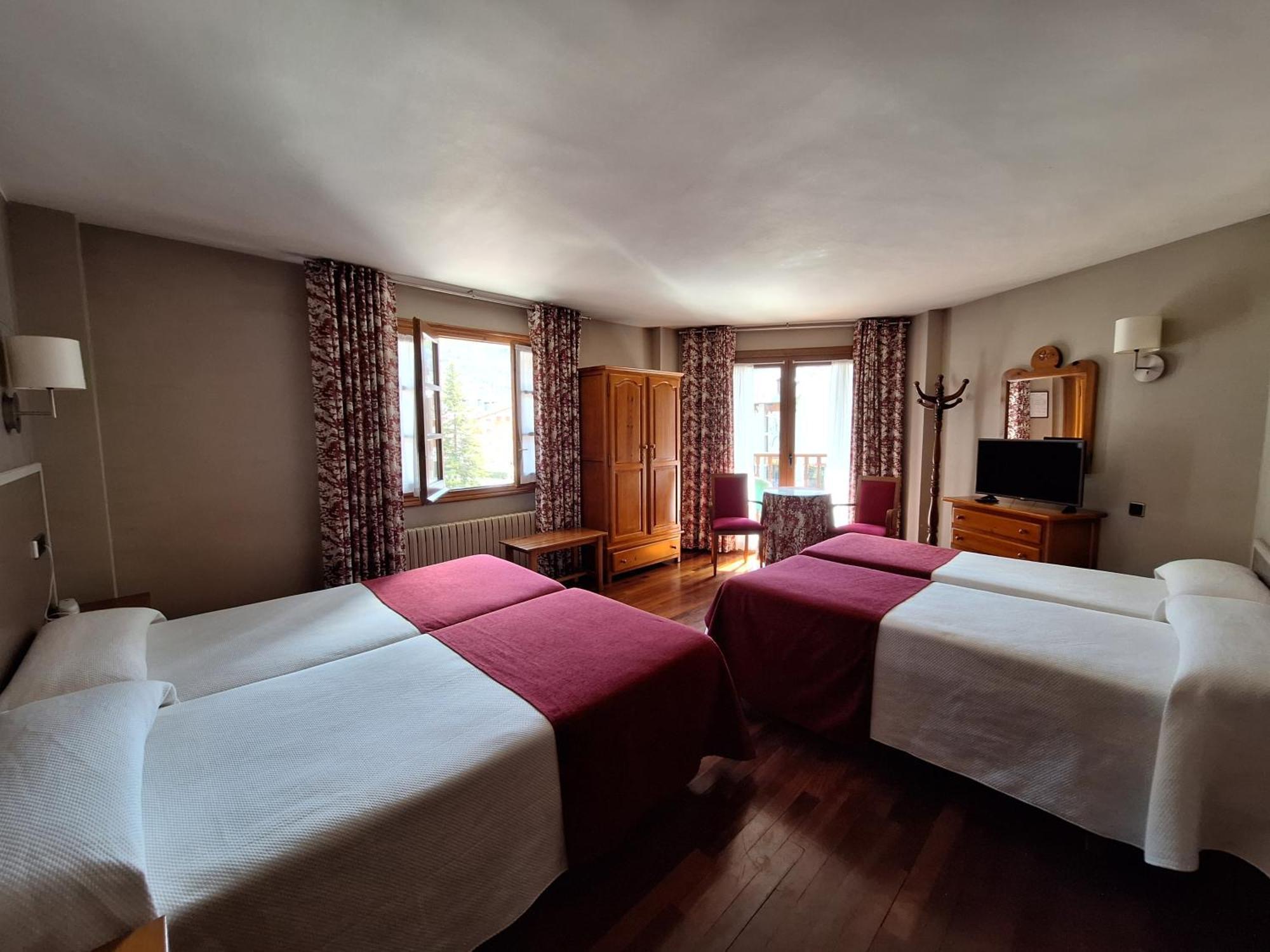 Hotel Aragueells Benasque Bagian luar foto
