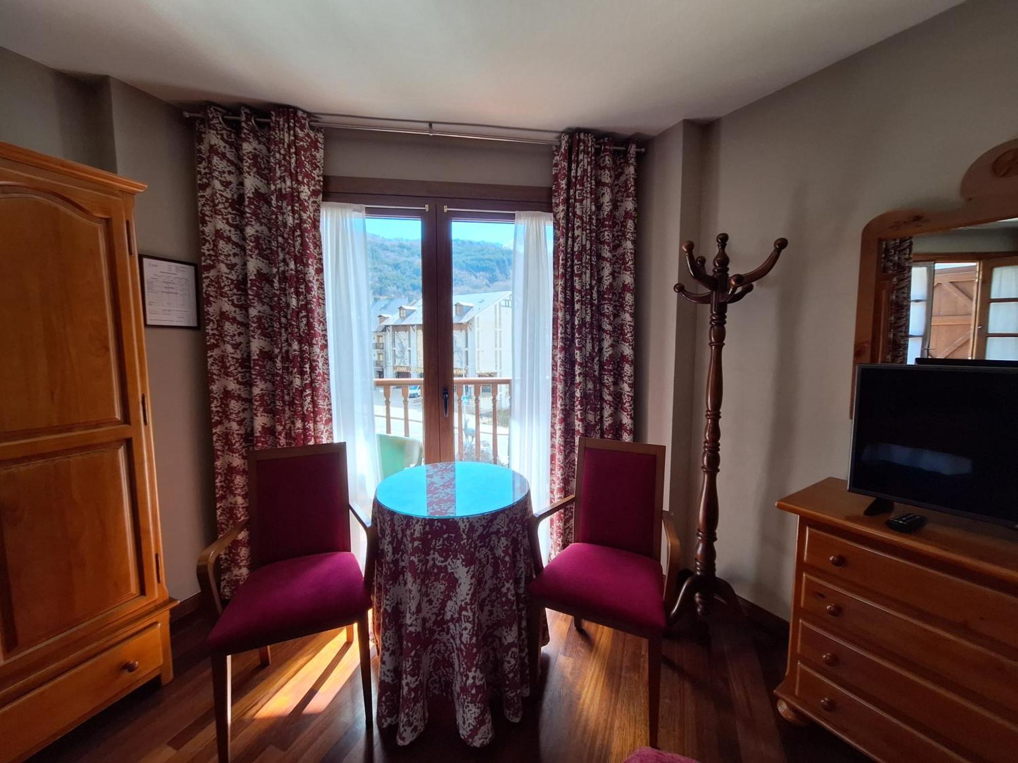 Hotel Aragueells Benasque Bagian luar foto