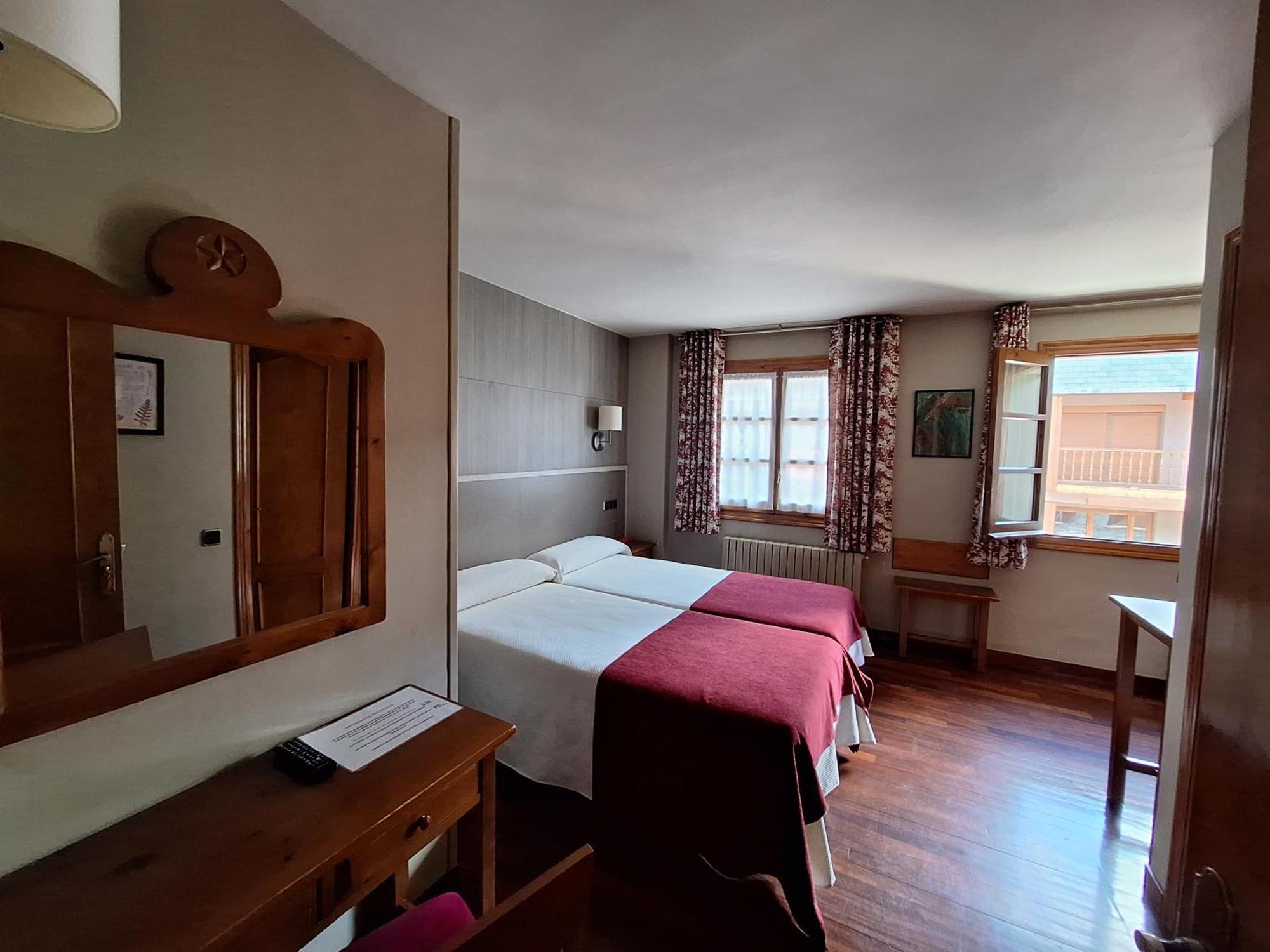 Hotel Aragueells Benasque Bagian luar foto