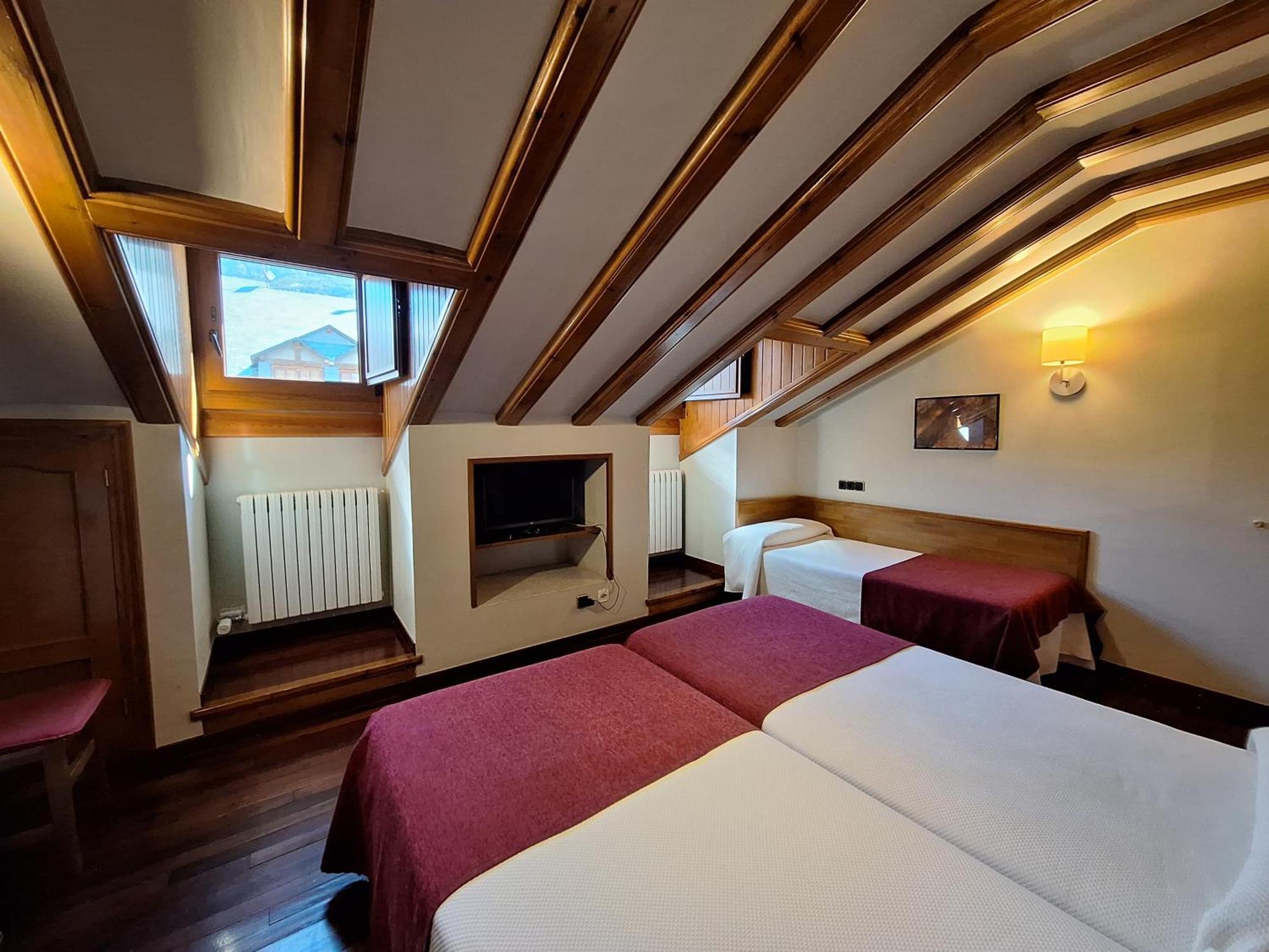 Hotel Aragueells Benasque Bagian luar foto